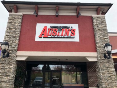 Austin's Steaks & Saloon Sign