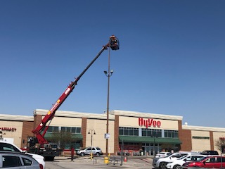 HyVee Grocery Store Sign Installation